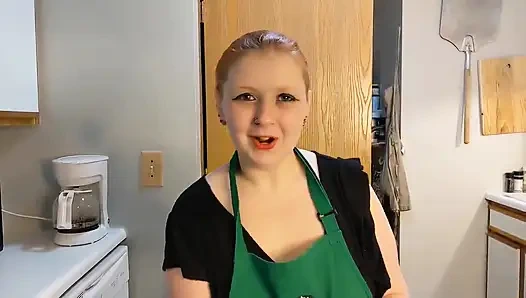 Yaramaz barista kaba müşteriyle ilgileniyor