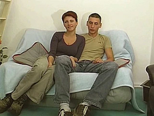 Muhteşem amatör genç çift fisrt oral seks üzerinde kamera