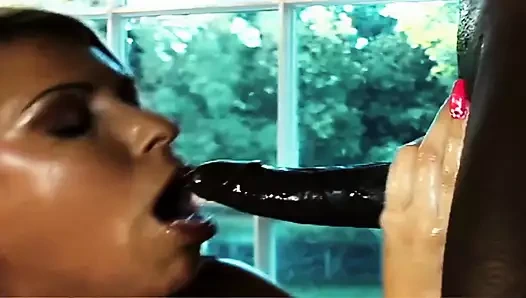 Courtney Cummz, Liv Wilder ve Kelsey Michaels yoğun bir grup seks partisinde yarak emiyor ve okşuyor