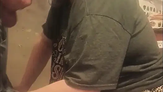 Skyebay'ın gırtlağına kadar sikişiyor