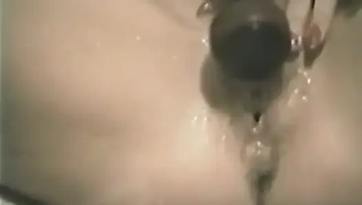 Sarışın orta yaşlı seksi kadın kendini fışkırtıyor