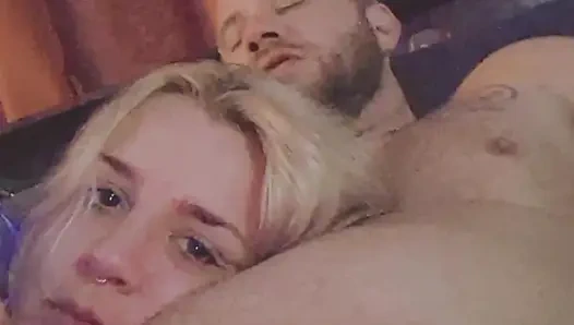 Bu yarağı emmeyi seviyorum