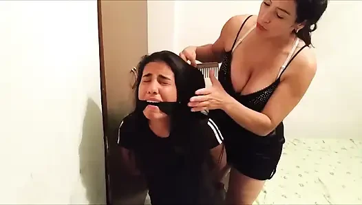 Üvey annenin küçük külot temizleyicisi