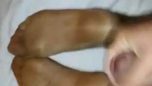 çıplak tayt içinde karısının ayakları üzerinde Cumming