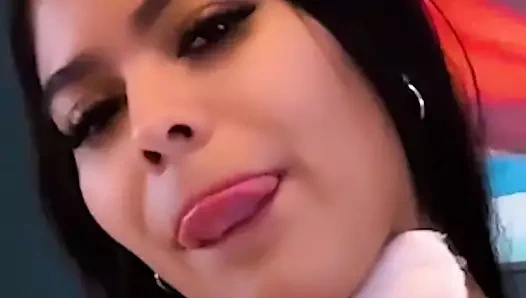 Pembe latin tavşan kendini bir havuçla sikiyor - ivy flores