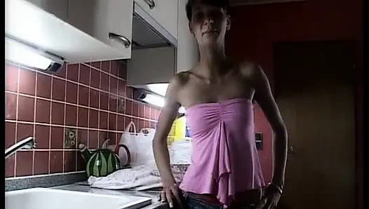 Sıska Alman fahişe doğada yarağa biniyor
