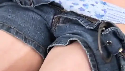 Tina sıkı amcığıyla oynuyor