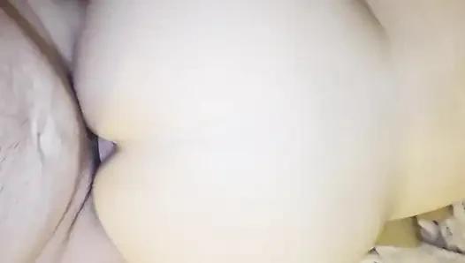 Komşus un aldatan karısını domaltarak sikişten inletiyor