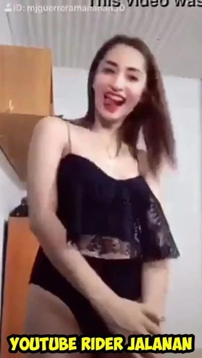 TikTok Boobs Challange