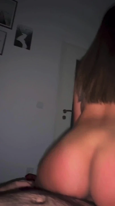 Calvin Klein iç çamaşırlı Türk genç kız | Klip 1