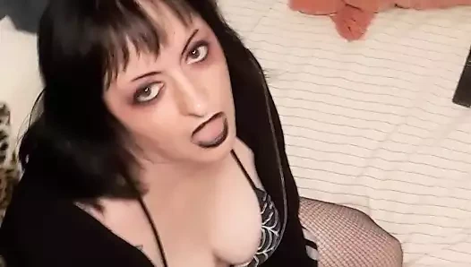 Azgın gotik kız klip derlemesi