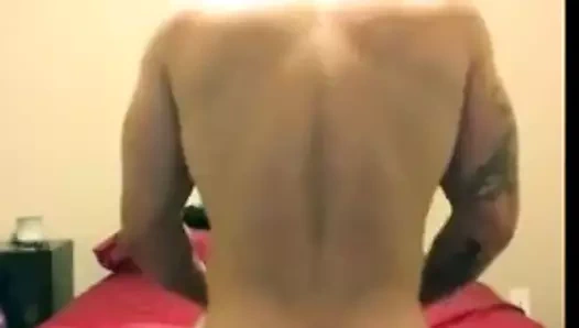 Mec muscle bodybuider se filme en train de baiser une copine