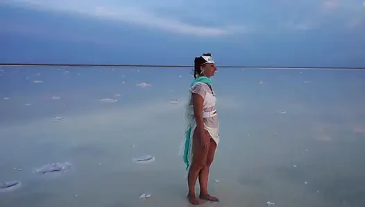Açık kahverengi ve açık mavi gün batımı