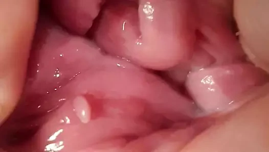 İngiliz orta yaşlı seksi kadın çoraplı salatalık sikiyor