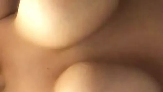 meme uçları gür göğüsleri