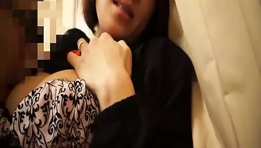 M604G06 Gurme limanda ödülle gelen tam zamanlı bir ev hanımının hüsrana uğramış karısı.