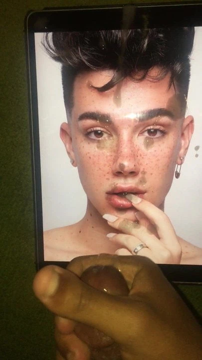 James Charles boşalıyor