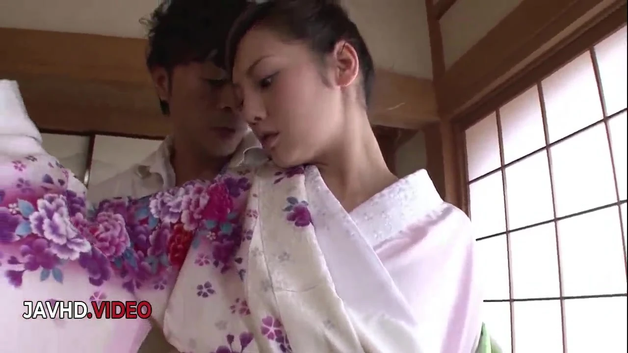 Naughty Rei Mizuna Gives an Intense Asian Blowjob