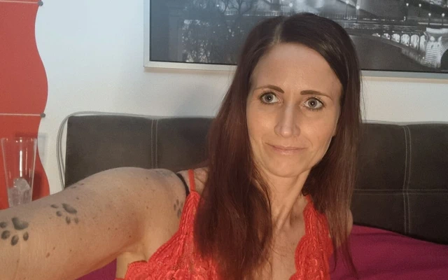 Çok mu ileri gidiyorum? Göğüslerimi internette gösteriyorum!