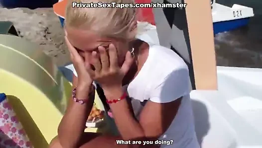 Adam ayçiçekleri arasında sevimli amatör kız arkadaşını kahrolası