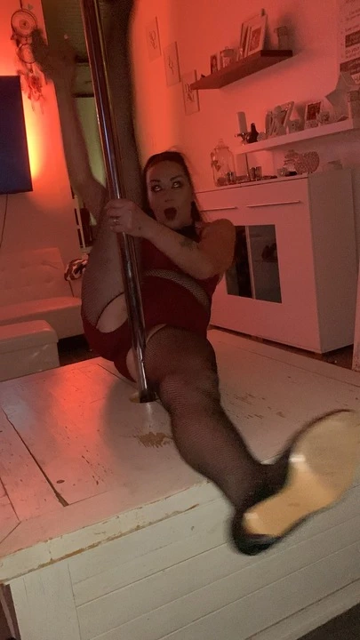 Bambiambita'nın bir tür striptiz şovu