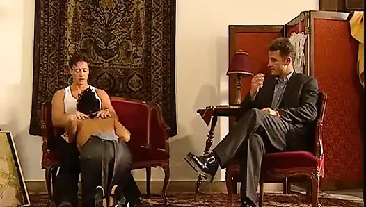 Büyük memeli esmerle çifte penetrasyon