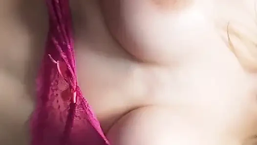 Bu pembe kıyafeti seviyorum