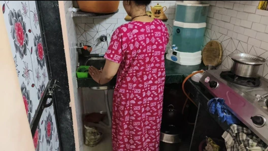 Sahibi mutfakta tha sariyi hizmetçiye kaldırdı