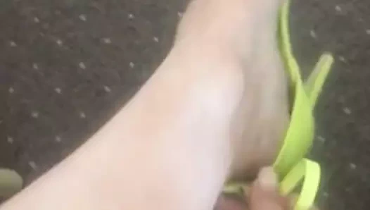 kız arkadaşı ayakkabı sarkması