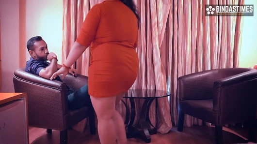 Oh kahretsin, büyük busty üvey kardeşim yatmadan önce bana en iyi oral seks veriyor ( Hintçe ses )