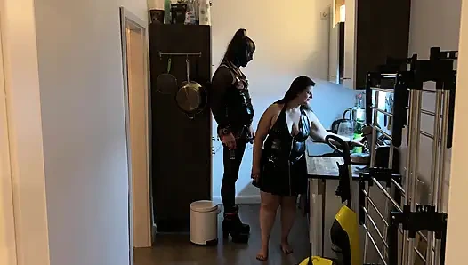 Fetiş çatı katları tv kölesi ile temizlik seansı bölüm 3-3