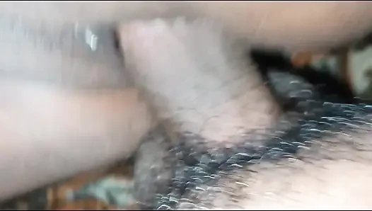 Hintli evli eş, kayınbiraderi tarafından ağzında sevişiyor Tam Hintçe Seks Videosu