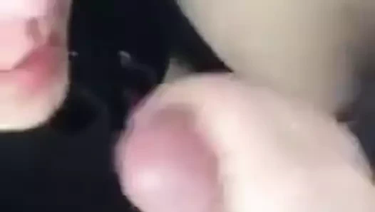 Randevu arabada dağınık bir yüz alır