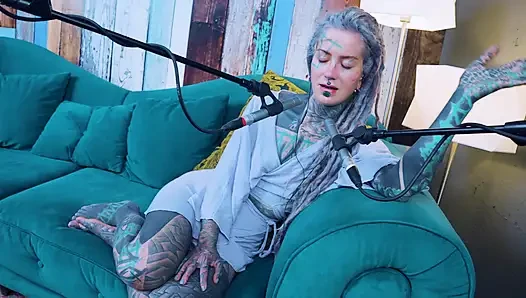Y hakkında konuşuyorum - sen - asmr podcast sfw konuşuyor gotik sıska kız dreadlocks dövmeli model dövmeli kız