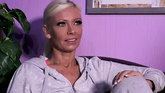 Alman kaltak arkadan sert sikiliyor