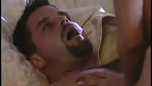 Seksi Asyalı götüne ağda yaptırıyor