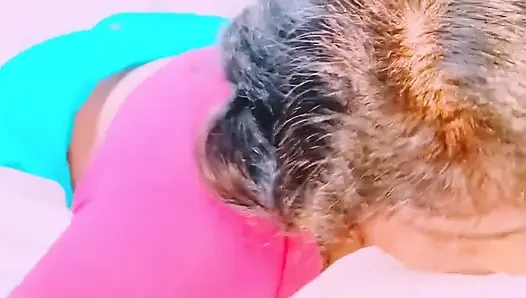 Büyük memeli seksi sari yenge husbend'in üvey erkek kardeşiyle sert sikişiyor. Telugu edepsizce konuşuyor.