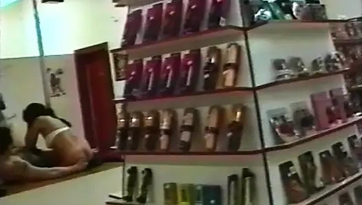 Dövmeli olsun ya da olmasın, önemli olan kıçını kırmak