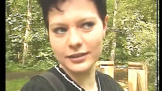 Milf im Wald augfgerissen und mit ins Hotel genommen