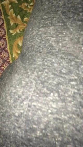 Bu beyaz thot emmek benim sikimi üzerinde ona geri yaptı