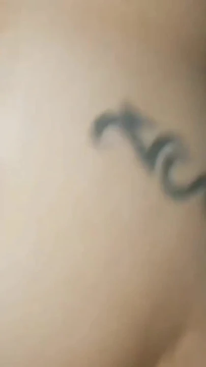 Муженек трахает меня жестко и глубоко в мое очко