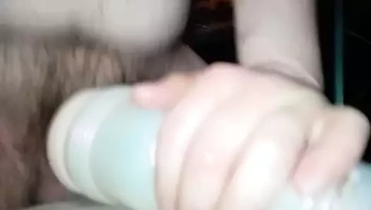 Şişman ayı sikikleri ve boşalan içinde oyuncak