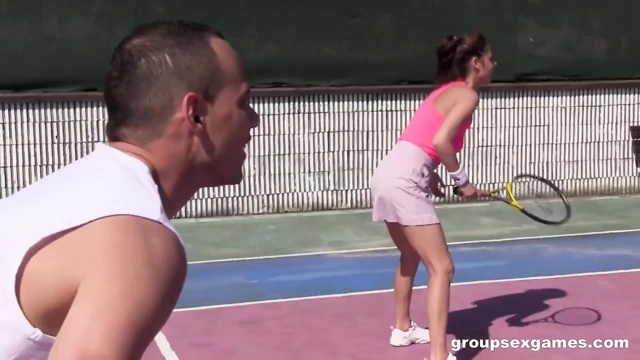 Azgın karışık çifte tenis maçı