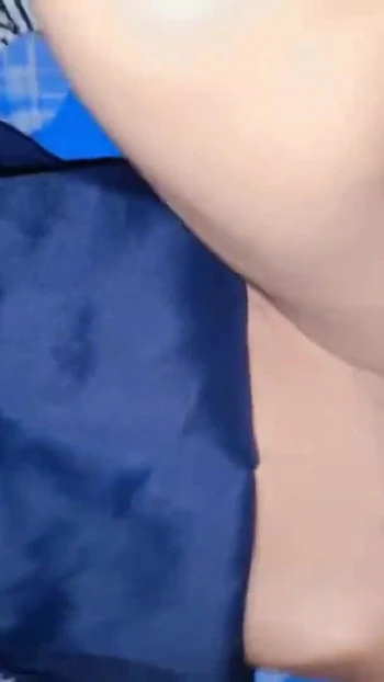 Падающий по челюсти момент из "видео секса горячей школьницы дези, местная индийская красивая школьница трахается XXX видео"