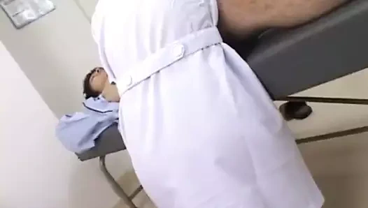 Yui hanasaku alır vibratör içinde kıllı delik