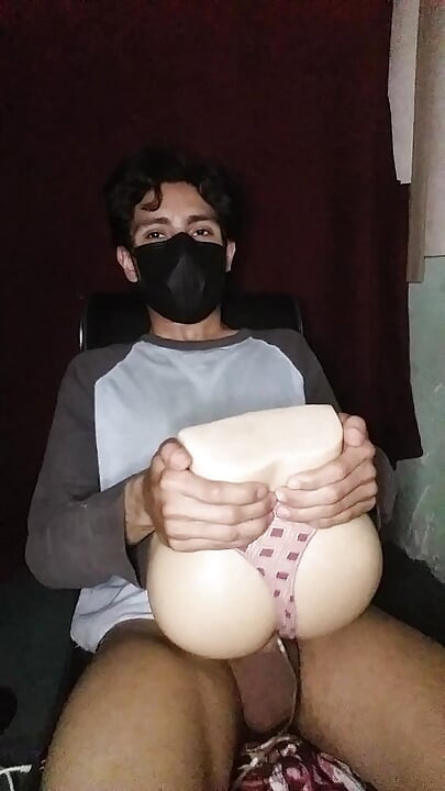 Yeni mastürbatör oyuncağımı test ediyorum.
