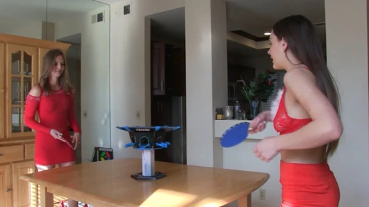 Aften ve Stella yeni bir striptiz oyunu oynuyor