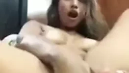 Sıcak bebeğin büyük fışkırtma