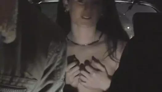 Büyük göğüsler ile çekici alman bayan seviyor yeme boşalmak at the bar