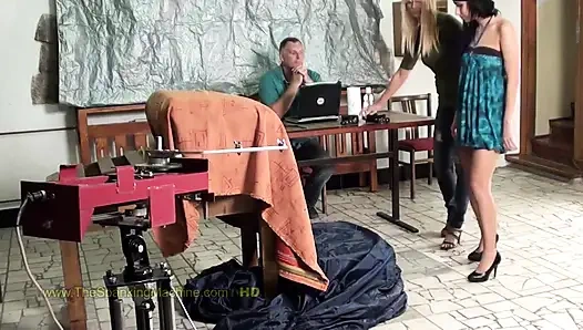 Kirsten şaplak makinesi - göt kırbaçlama